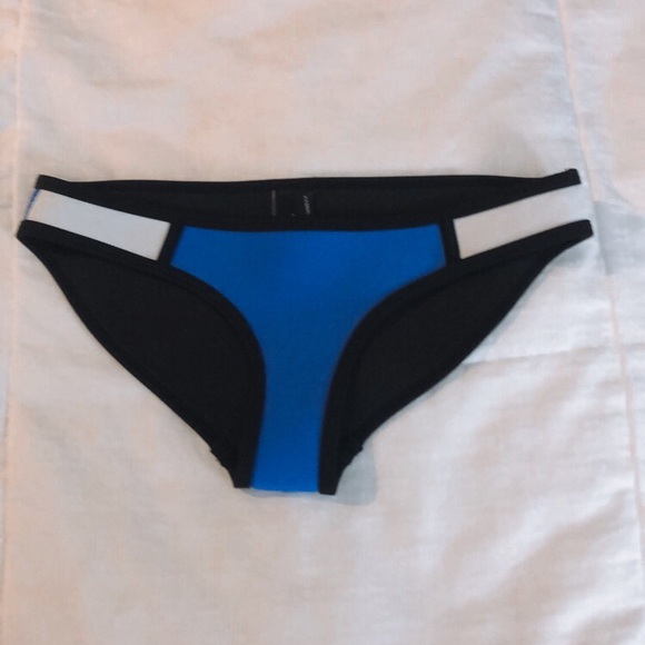 TRIANGL BIKINI BOTTOMS - Picture 1 of 3